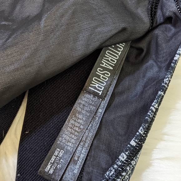 VS Victoria's Secret Racer Back Sport Gray & Black Sports Bra in Size Large - Picture 3 of 3